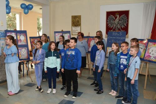 Wyjątkowa Wystawa i Obchody Światowego Dnia Świadomości Autyzmu w Publicznej Szkole Podstawowej nr 5 z Oddziałami...