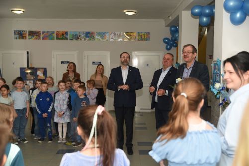 Wyjątkowa Wystawa i Obchody Światowego Dnia Świadomości Autyzmu w Publicznej Szkole Podstawowej nr 5 z Oddziałami...