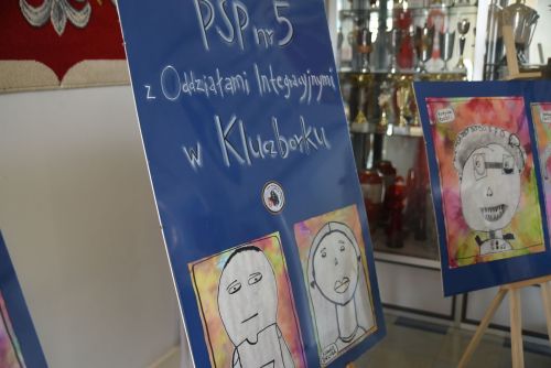 Wyjątkowa Wystawa i Obchody Światowego Dnia Świadomości Autyzmu w Publicznej Szkole Podstawowej nr 5 z Oddziałami...