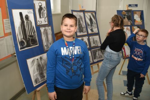 Wyjątkowa Wystawa i Obchody Światowego Dnia Świadomości Autyzmu w Publicznej Szkole Podstawowej nr 5 z Oddziałami...