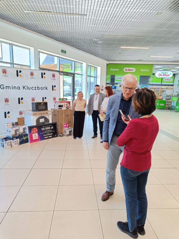 zdjęcia z wręczenia nagród w konkursie Świeć Się