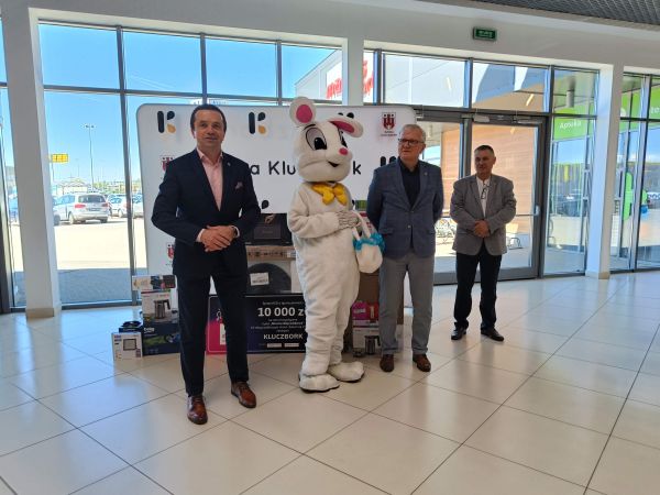 zdjęcia z wręczenia nagród w konkursie Świeć Się