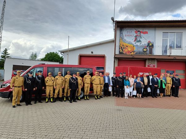 przekazanie nowego samochodu ratowniczego i agregatu pompowego dla OSP Biadacz