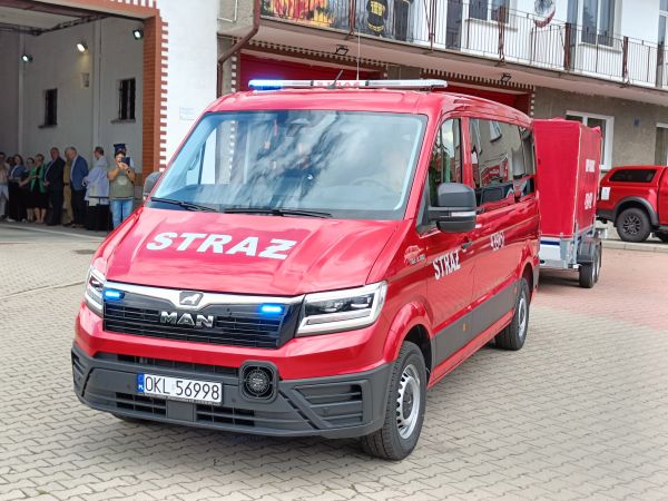 przekazanie nowego samochodu ratowniczego i agregatu pompowego dla OSP Biadacz