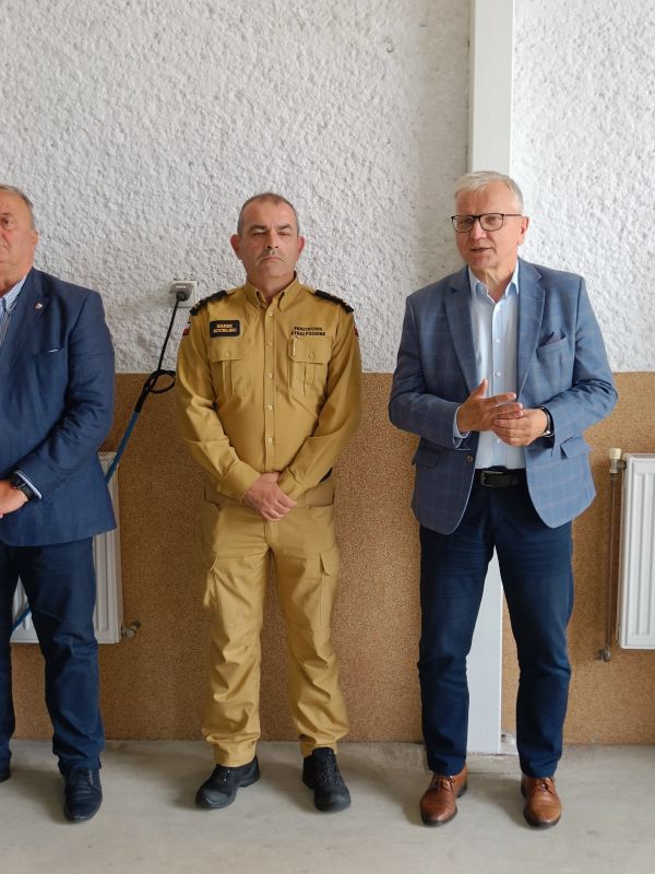przekazanie nowego samochodu ratowniczego i agregatu pompowego dla OSP Biadacz
