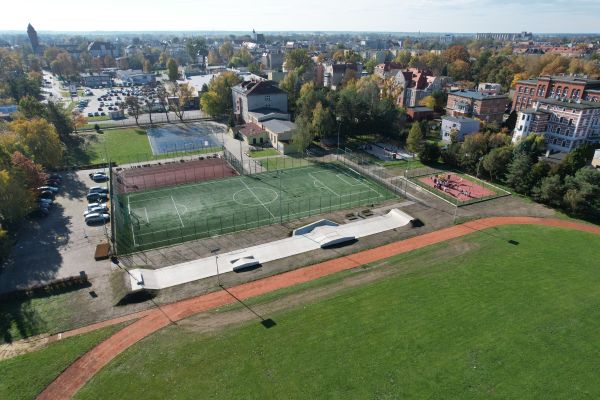zdjęcia modernizacji boiska Orlik