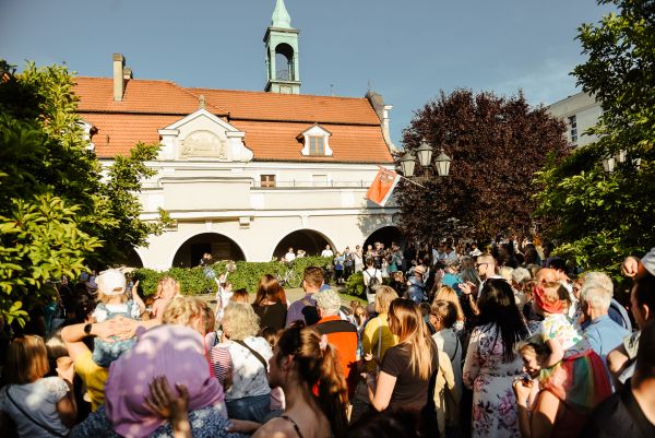 odsłonięcie kluczborskiej Pszczółki