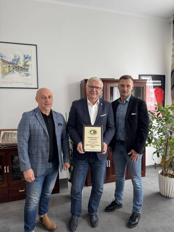 wręczenie nagrody Camping Bąków