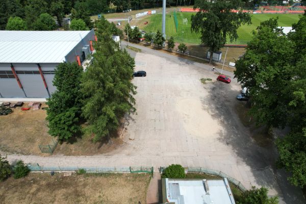 Parking przy hali sportowej Kampusu Sportowo-Rekreacyjnego w Kluczborku