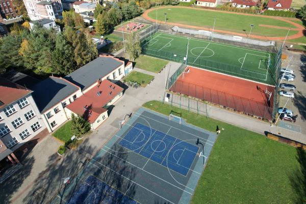 Nowoczesny Orlik w Kluczborku – boisko, skatepark i plac zabaw gotowe dla mieszkańców